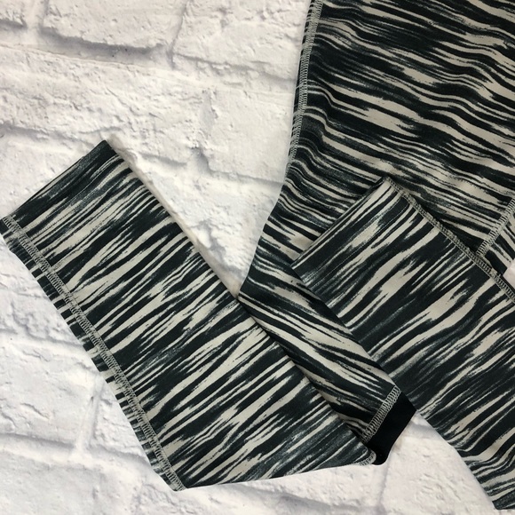 Nike Leggings Black/Gray. Zebra print. Size Small. Crop. Stretch - Picture 4 of 11
